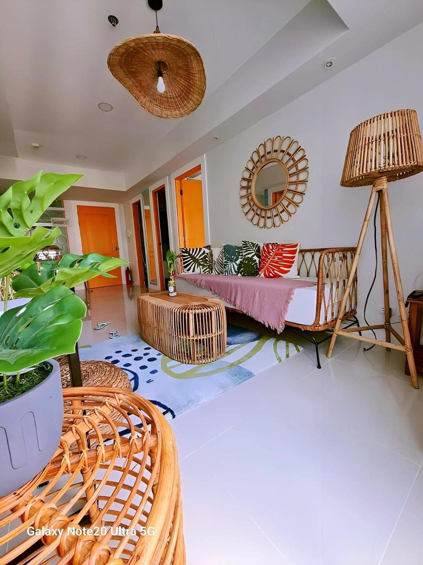 Manila Urban Resort at Azure Exterior foto
