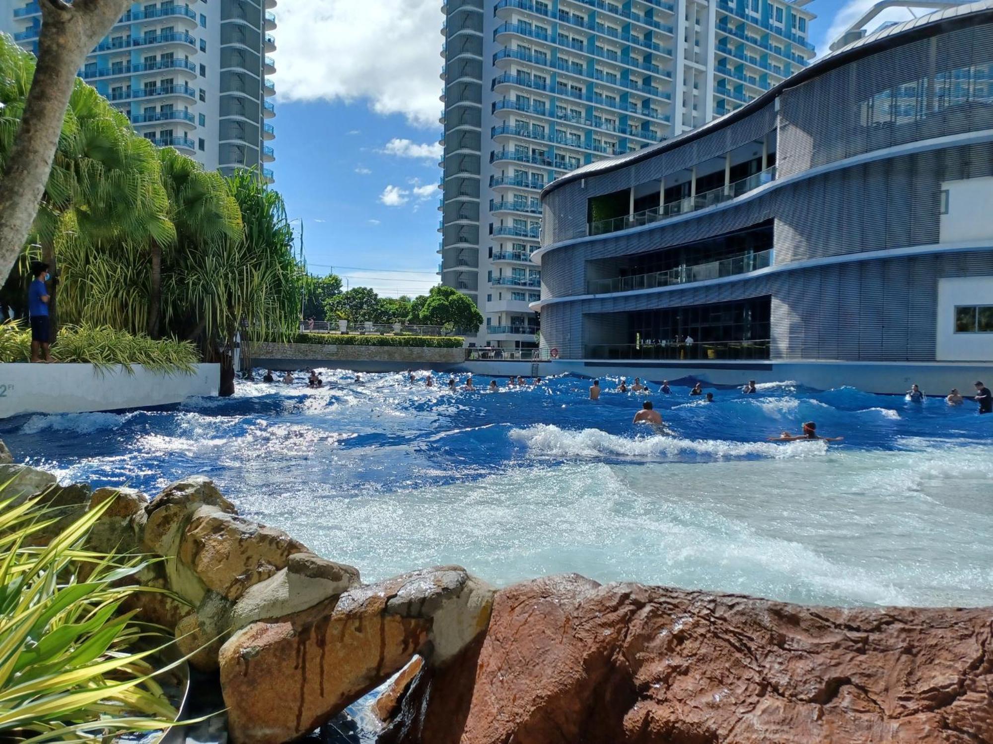 Manila Urban Resort at Azure Exterior foto