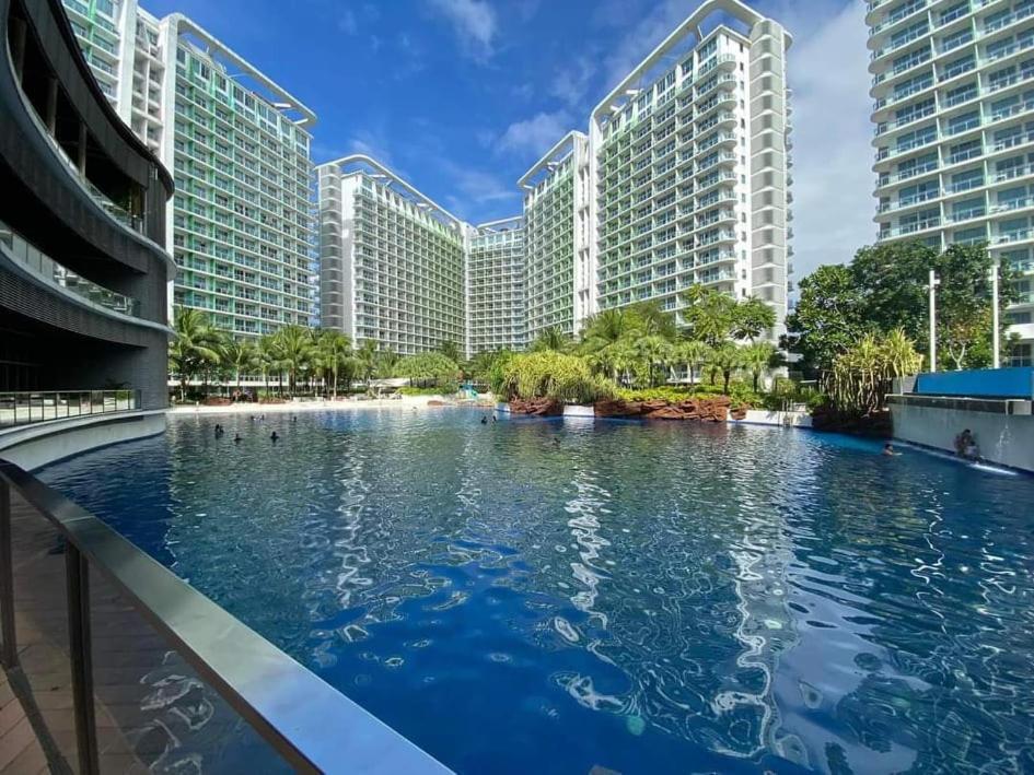 Manila Urban Resort at Azure Exterior foto