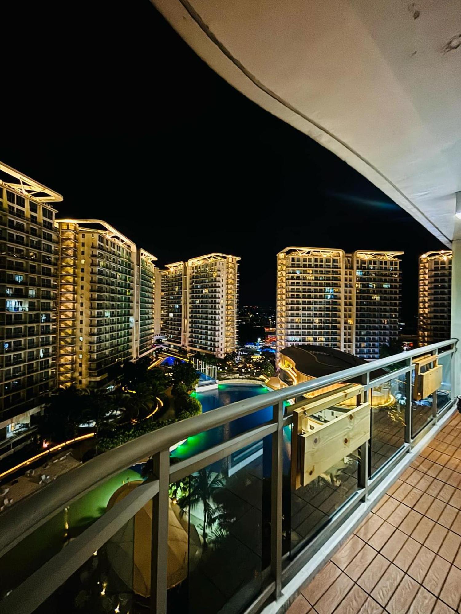 Manila Urban Resort at Azure Exterior foto