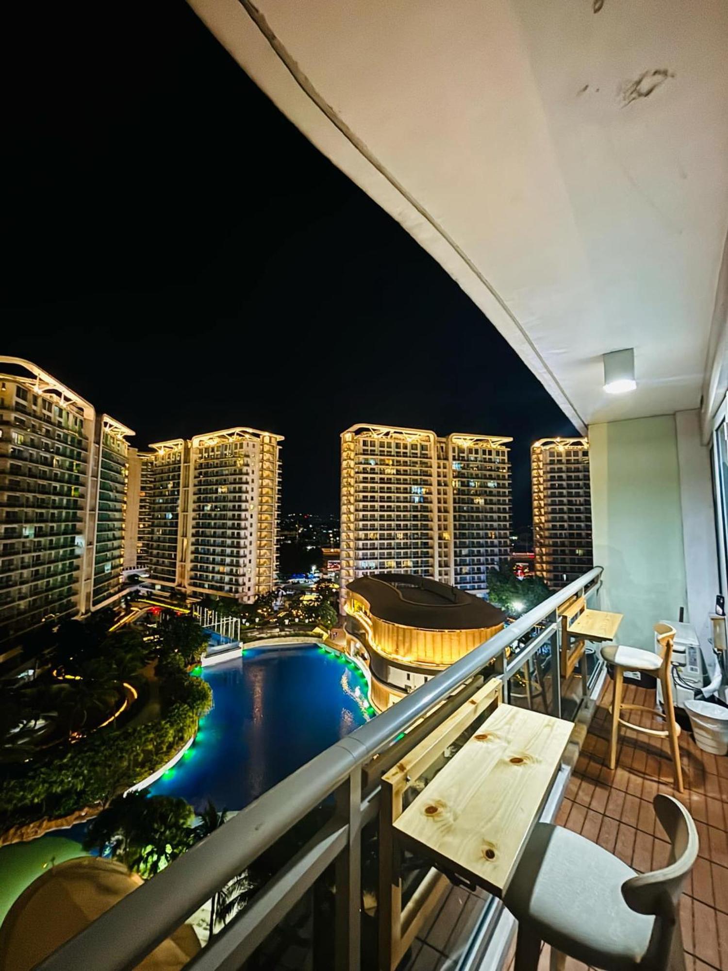 Manila Urban Resort at Azure Exterior foto