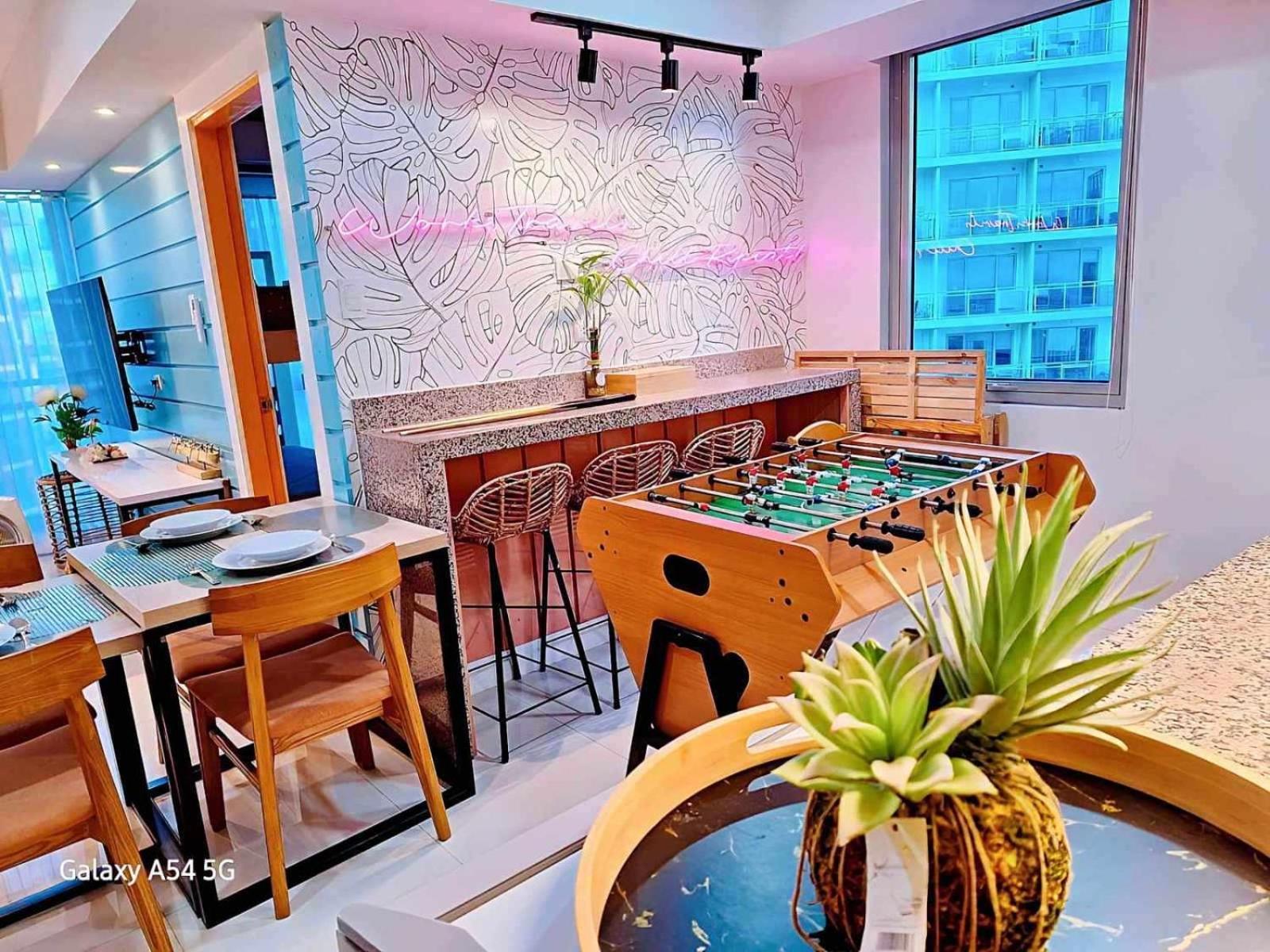 Manila Urban Resort at Azure Exterior foto
