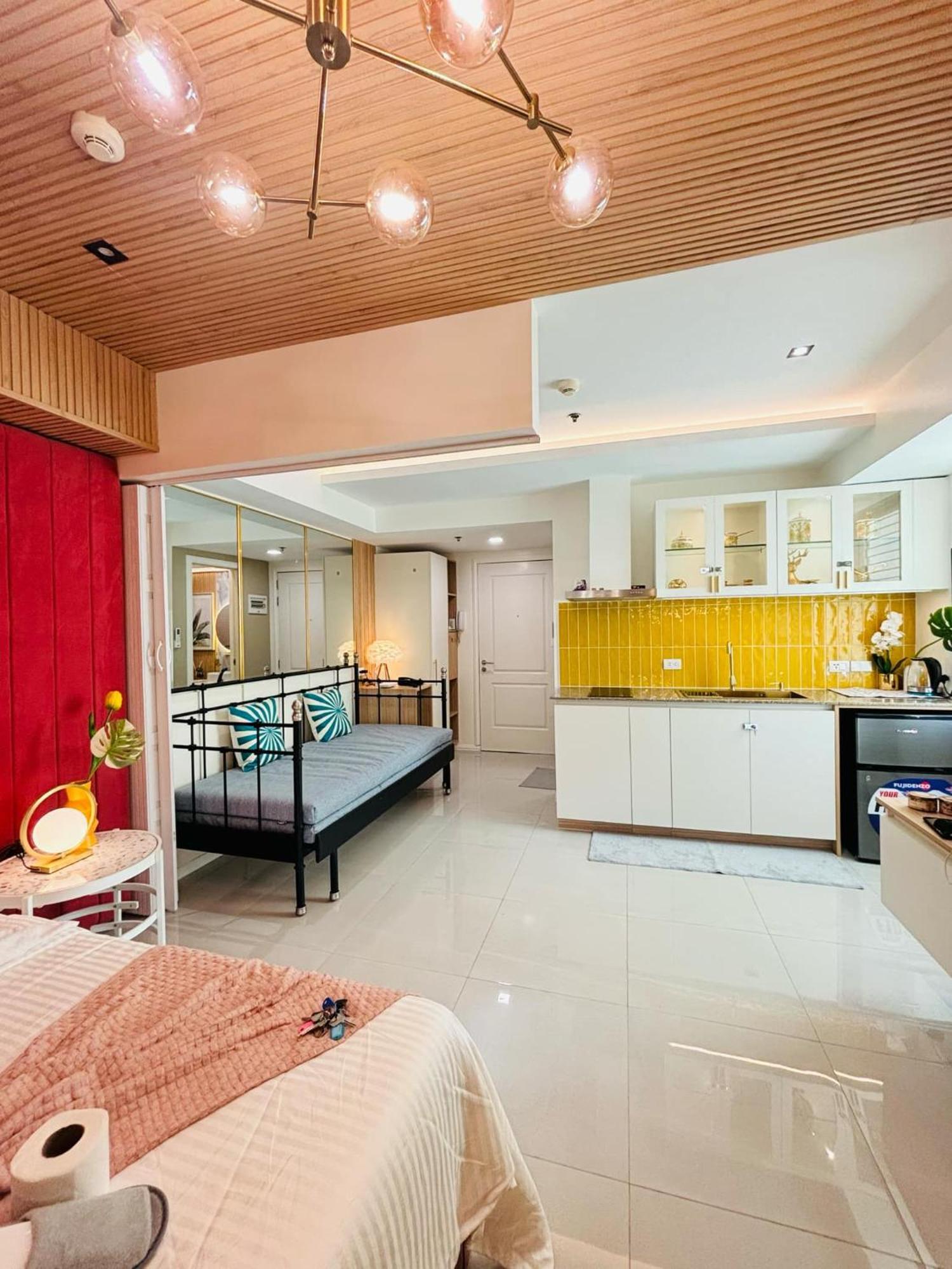 Manila Urban Resort at Azure Exterior foto